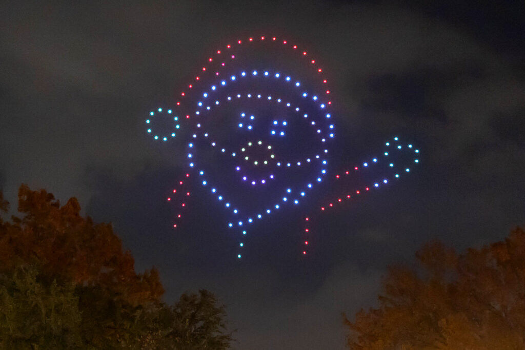 Santa Waving made with 160 drones