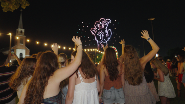 Sic 'em Bears hand signal with drones. Baylor University drone show.