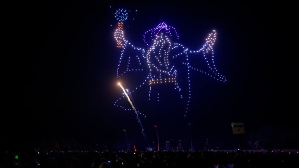 Sky Wars wizard with 600 drones