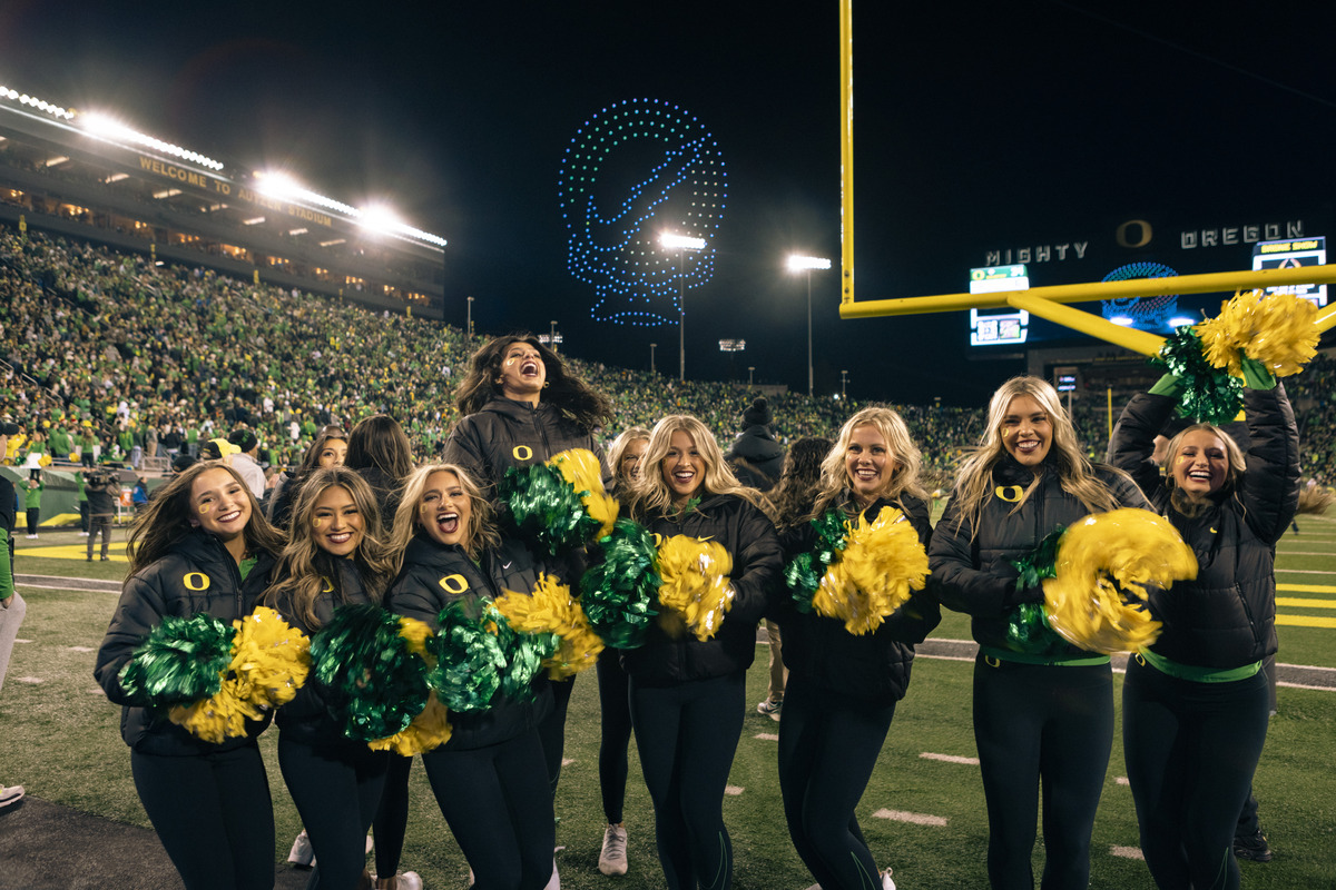 Oregon Ducks drone light show