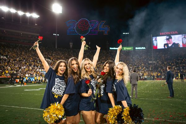 Sky Elements Flies Epic Rose Bowl Drone Show with 450 Drones