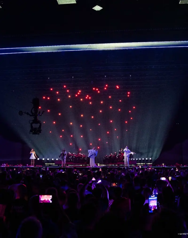 Recurring indoor drone installation forming shapes in a large dark venue