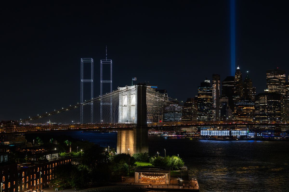 Brooklyn_Bridge_911_drone_show