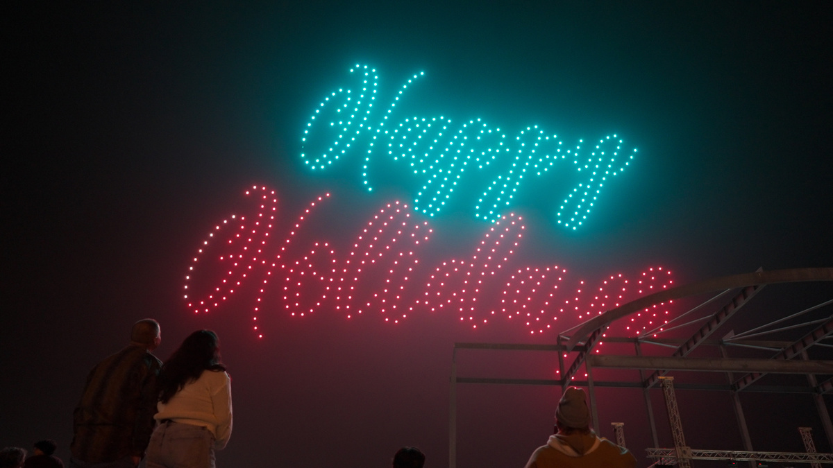 happy-holidays-drone-show