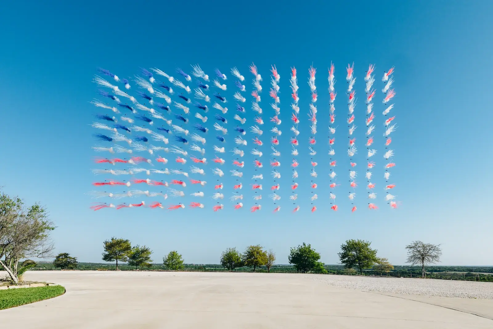 smoke-pyro-american-flag smoke-pyro-american-flag